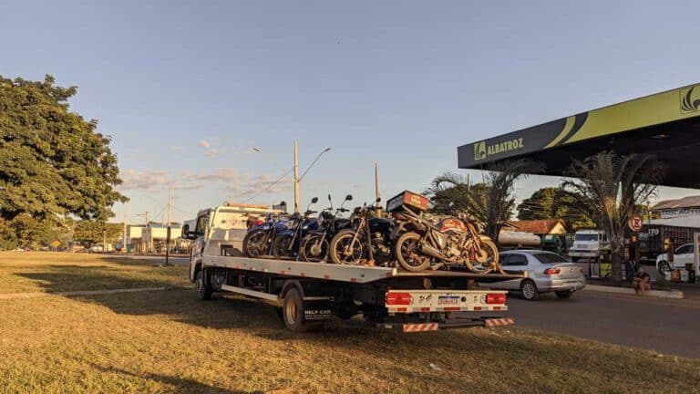 Operação Duas Rodas da PRF apreende mais de 50 veículos e prende um motociclista em João Pinheiro