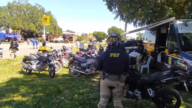 PRF realiza a operação Duas Rodas para fiscalizar motocicletas em João Pinheiro