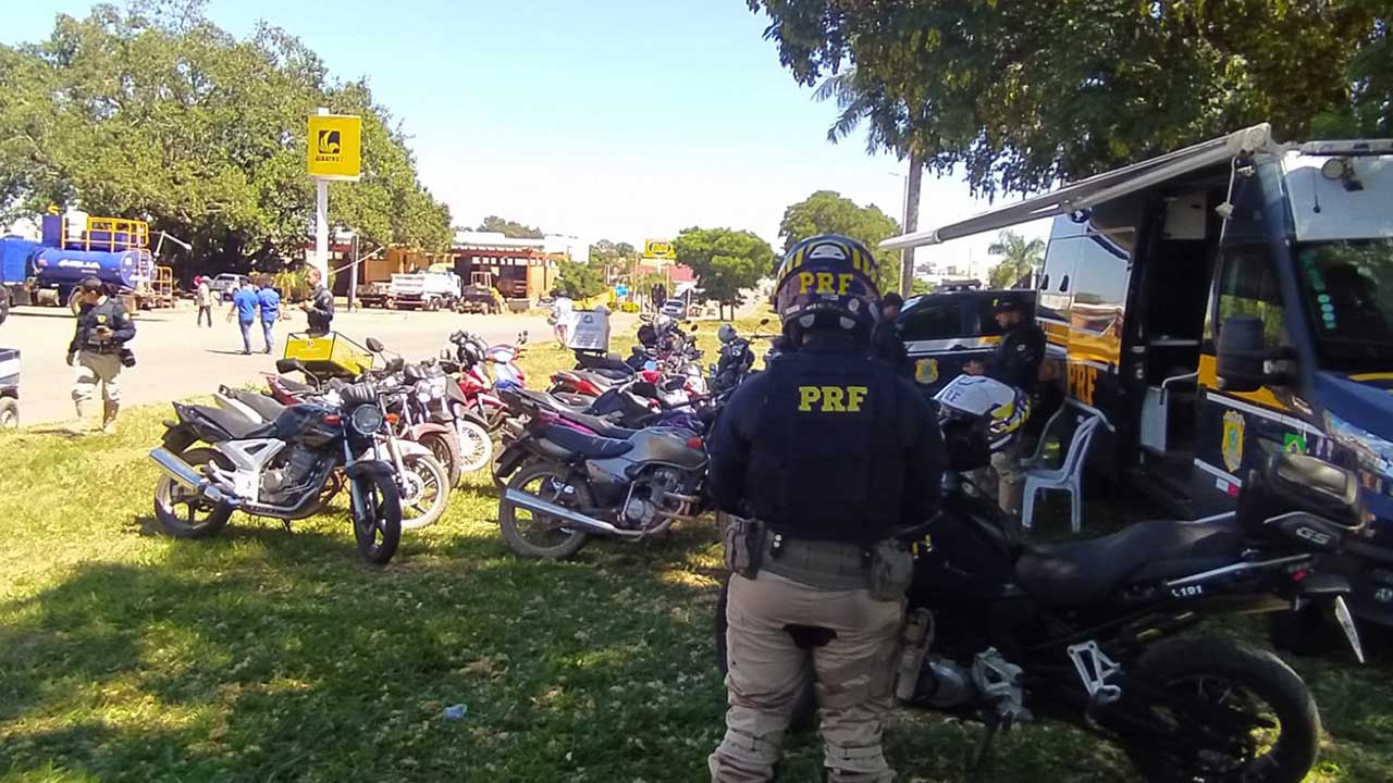PRF realiza a operação Duas Rodas para fiscalizar motocicletas em João Pinheiro