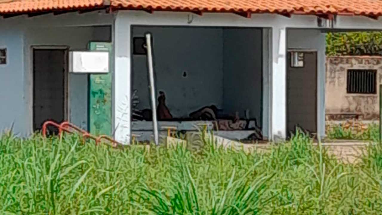 Crianças flagram três moradores de rua fazendo sexo em plena luz do dia na Olaria, em João Pinheiro