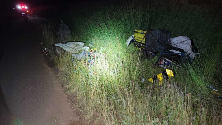 Andarilho “estaciona” carrocinha na rodovia para descansar e quase provoca uma tragédia na MG-410