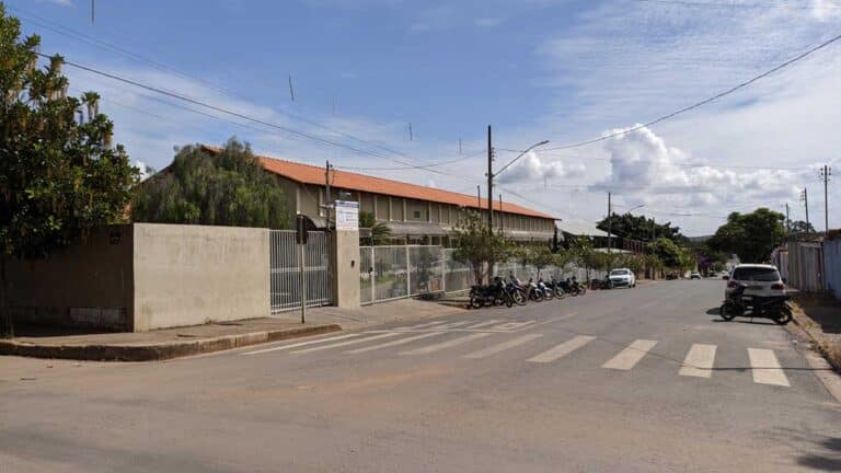 Governo Lula anuncia suspensão do novo ensino médio