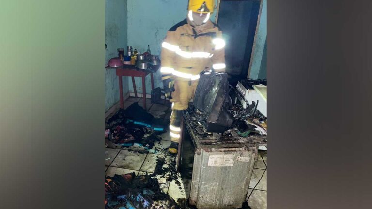 Bombeiros apagam incêndio em residência e evitam tragédia em João Pinheiro