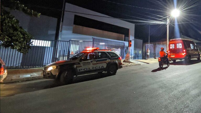 Homem é esfaqueado na praça do distrito de Olhos D’água, em João Pinheiro; vítima foi socorrida para a UPA