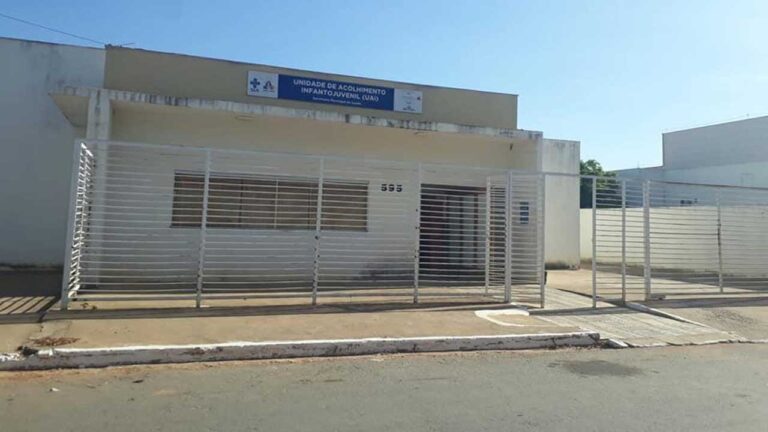 Mulher bate em funcionárias de posto de saúde, rouba bolo e divide com pacientes em Minas Gerais