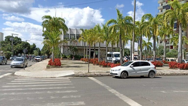 Prefeitura de João Pinheiro rescinde contrato com terceirizada que deixou de efetuar pagamento de funcionários