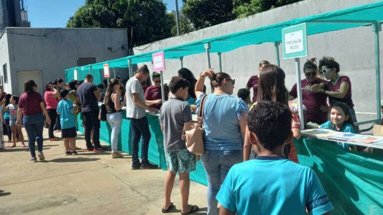 CDC promove feira de empreendedorismo com alunos para incentivar educação financeira em João Pinheiro