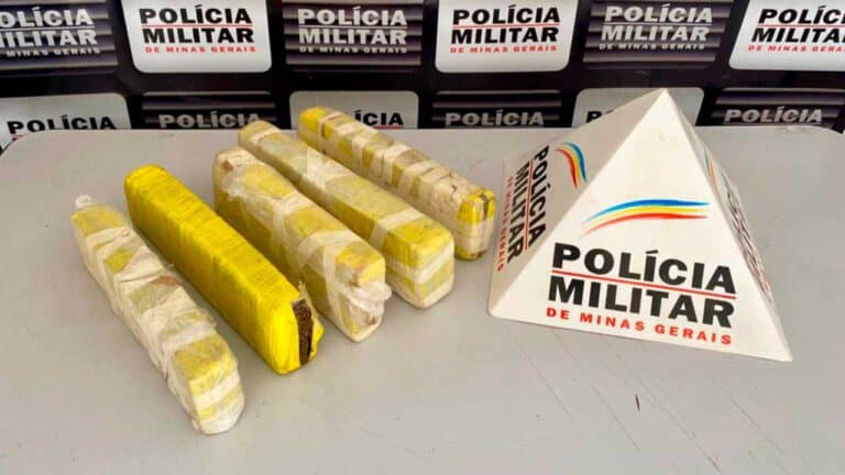 Jovem é preso com aproximadamente 5 kg de drogas escondidas em matagal no bairro Itaipu em João Pinheiro