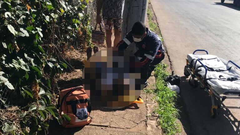 SAMU socorre mulher que passou mal e caiu na Ezequiel Sebastião Couto em João Pinheiro
