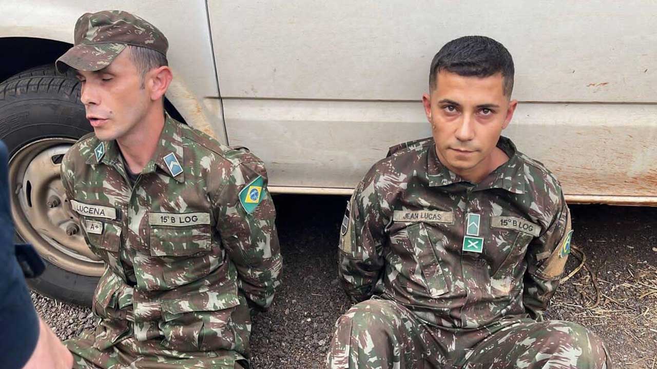Homens disfarçados de militares do Exército são presos com 1,5 toneladas de maconha