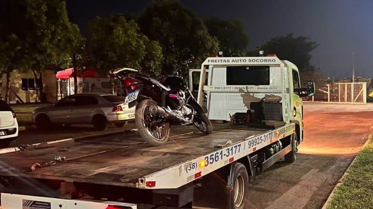 Jovem é pego no flagra tentando ligar moto com placa adulterada e chassi raspado em Hospital de João Pinheiro