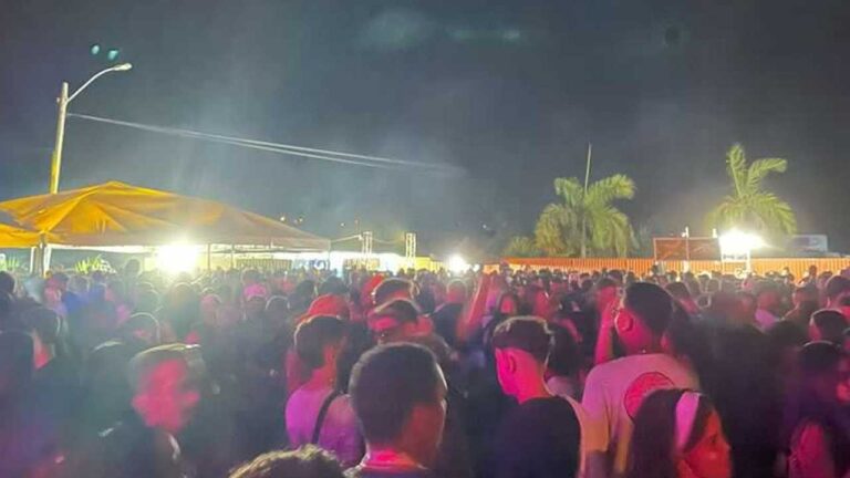 Casal se envolve em confusão com seguranças no fim da Balada Deboxe em João Pinheiro
