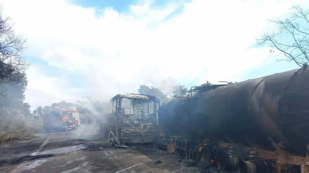 PRF confirma: briga de trânsito foi motivo de engavetamento seguido de incêndio na BR-365, em Patrocínio