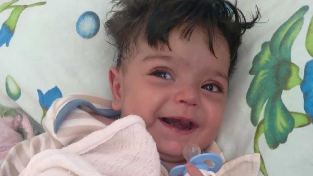 Bebê pinheirense de 6 meses que foi transferido de avião não resiste e morre; família precisa de ajuda para o velório