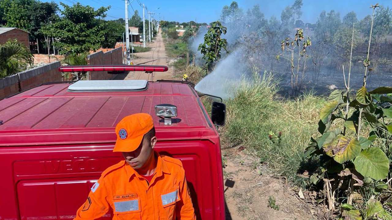 Incêndio de grandes proporções em João Pinheiro é controlado após seis horas de combate