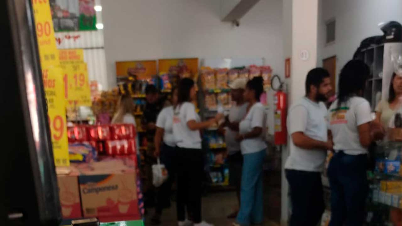 Operadora de caixa é vítima de racismo em supermercado no Alvorada, em João Pinheiro