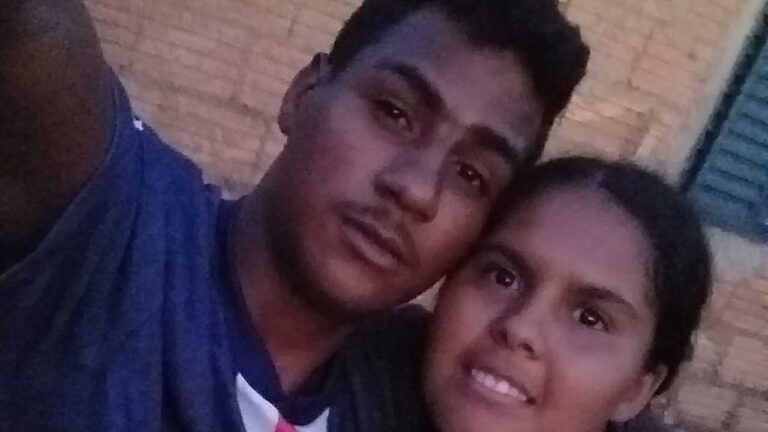 Mãe de bebê que teve as pernas quebradas revela que marido matou outro filho asfixiado com travesseiro