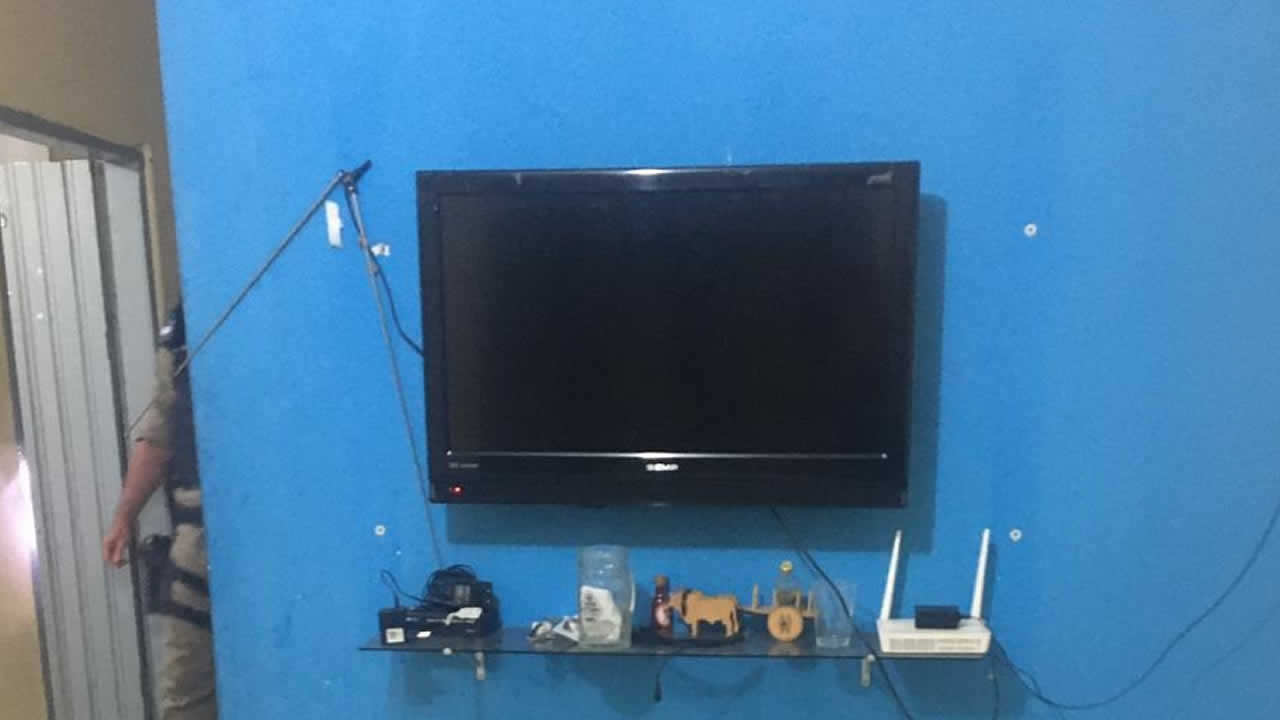 Homem acusado de furtar televisão de vizinha passa por audiência de instrução nesta quarta-feira (17)