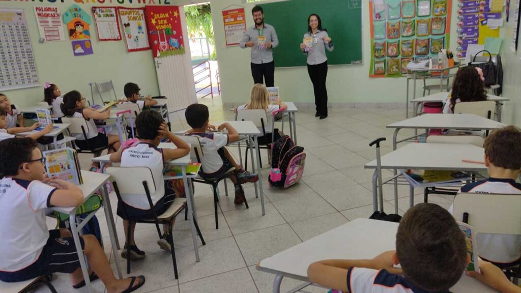 Sicredi participou da 10ª Semana Nacional de Educação Financeira com alunos de escolas em João Pinheiro