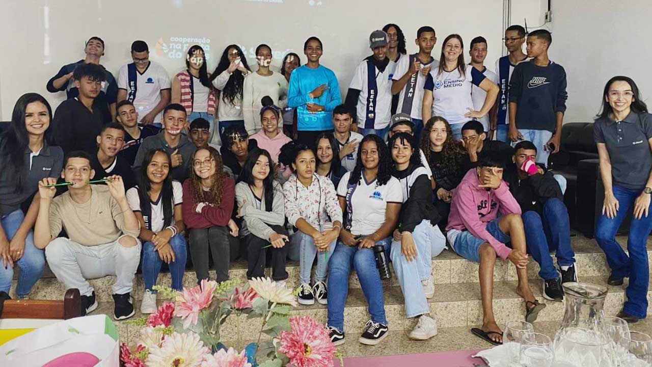 Sicredi participou da 10ª Semana Nacional de Educação Financeira com alunos de escolas em João Pinheiro