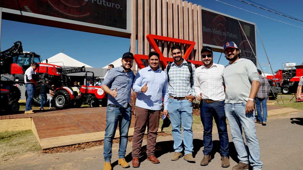 ADESJOP AGRO leva estudantes e produtores rurais de João Pinheiro para feira de agronegócio em Brasília