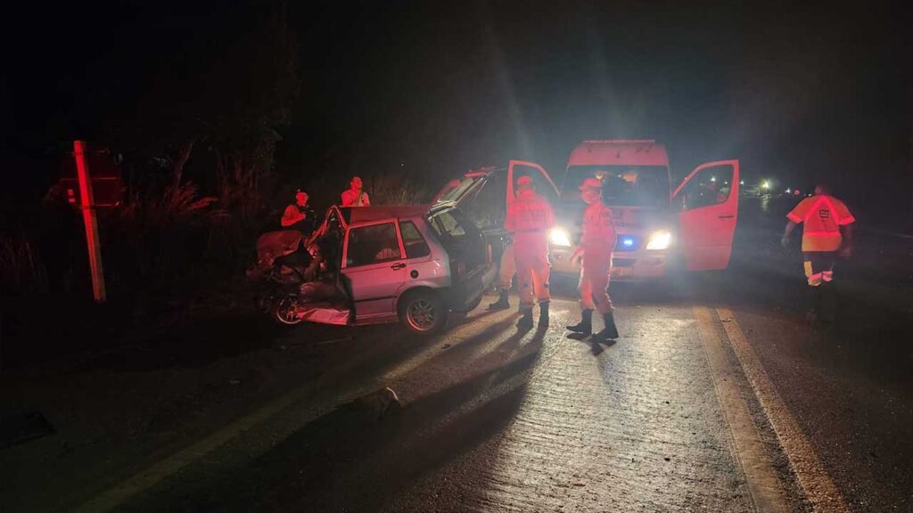Motorista morre na hora após colisão frontal com caminhonete na BR-040 em João Pinheiro