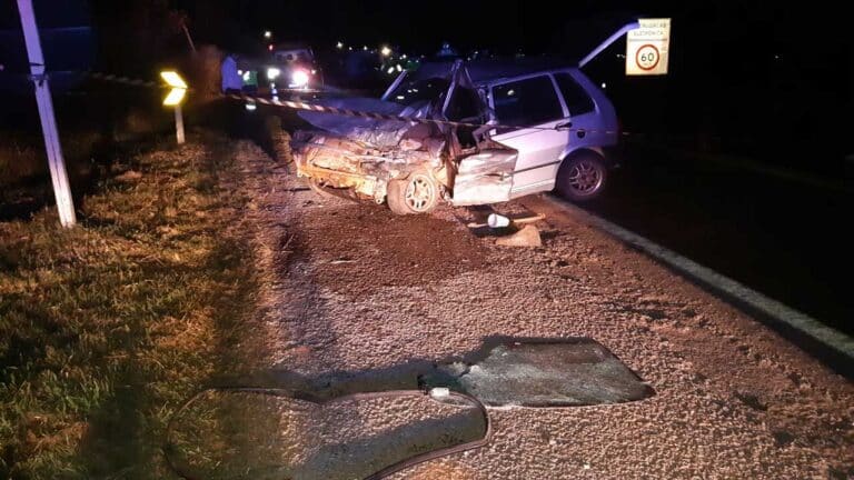 Motorista morre na hora após colisão frontal com caminhonete na BR-040 em João Pinheiro