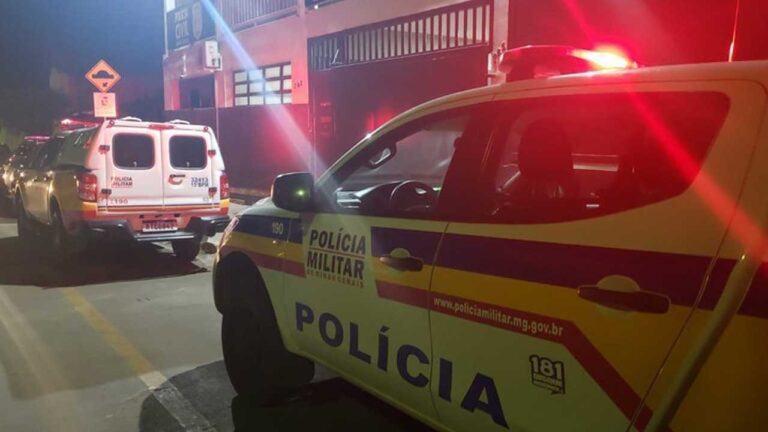 Cantor erra letra de música e é agredido com garrafada no rosto em bar de Patos de Minas