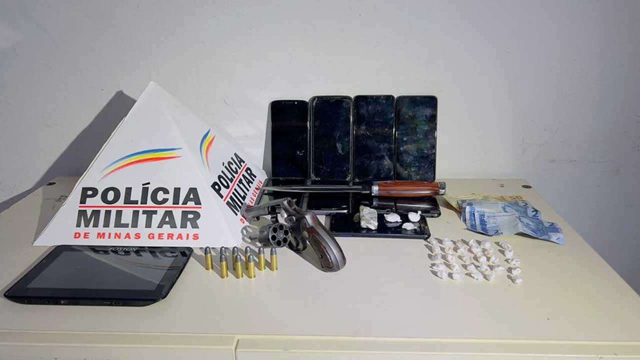 Suspeitos de tráfico são presos no Itaipu com muito crack, cocaína, maconha e arma de fogo em João Pinheiro