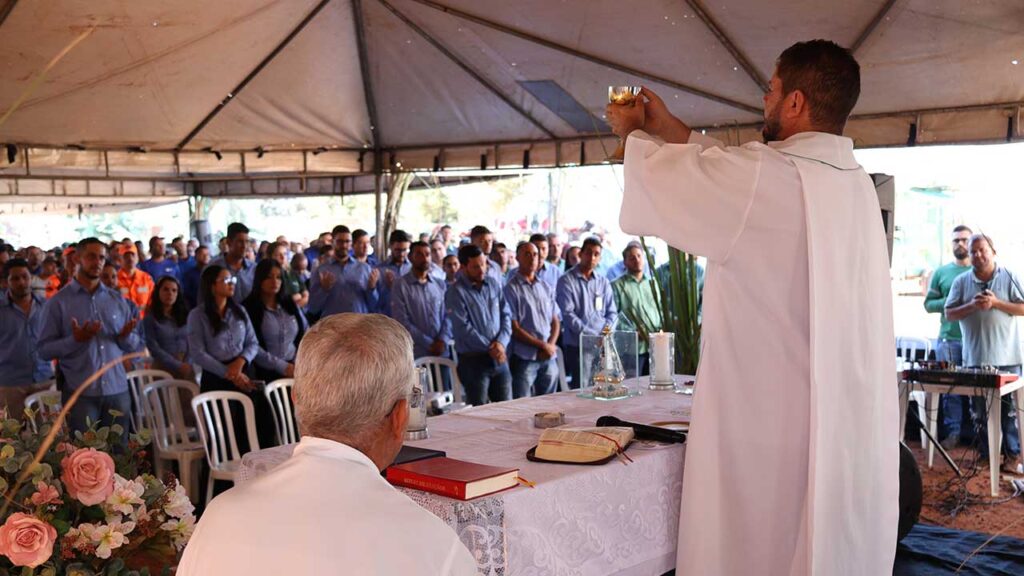 Destilaria Veredas realiza culto ecumênico para celebrar início da safra 2023/2024 em João Pinheiro