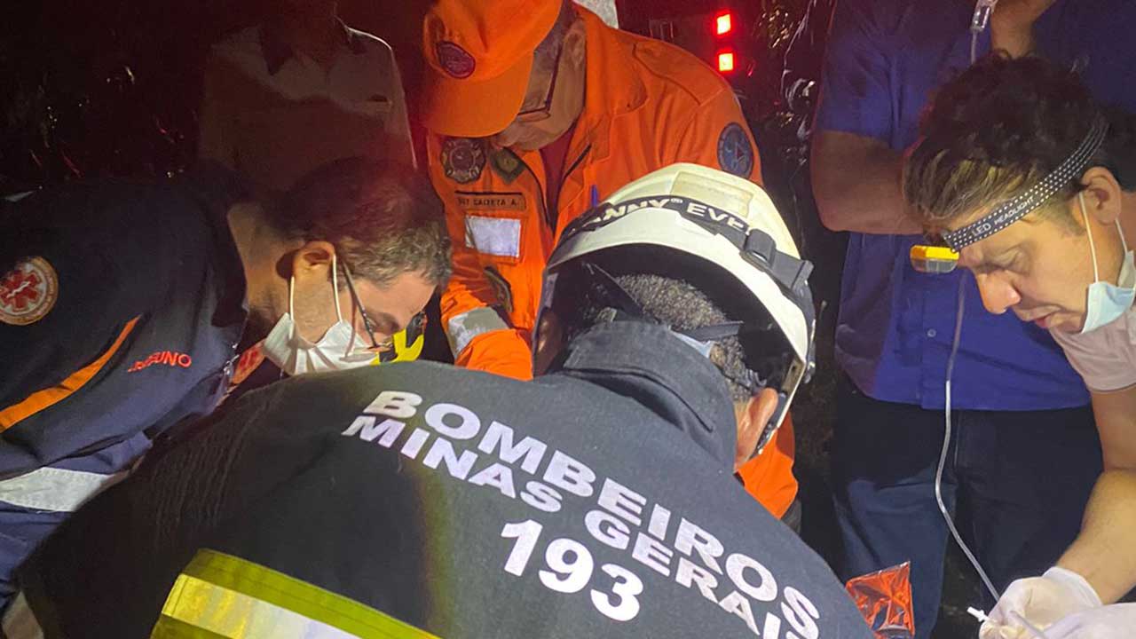 Corpo de Bombeiros resgata jovem preso em maquinário agrícola na zona rural de Presidente Olegário