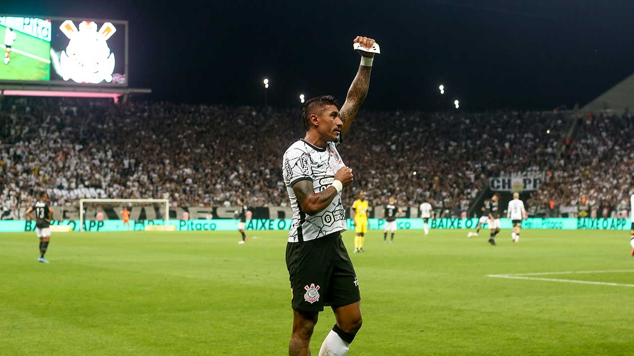 “Hoje fomos um time diferente, demonstramos atitude”, diz Paulinho após derrota do Corinthians