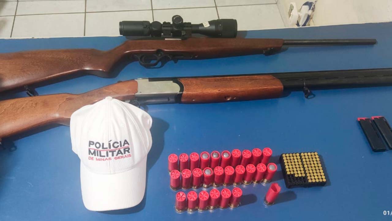 Motorista é preso com arsenal de armas durante operação policial na MG-181, em João Pinheiro