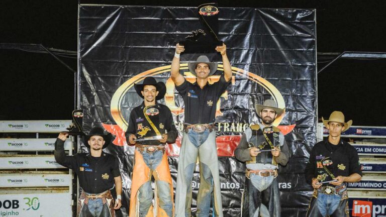 É de João Pinheiro: Jean Queiroz conquista primeiro lugar no rodeio da Expoagro de Brasilândia de Minas