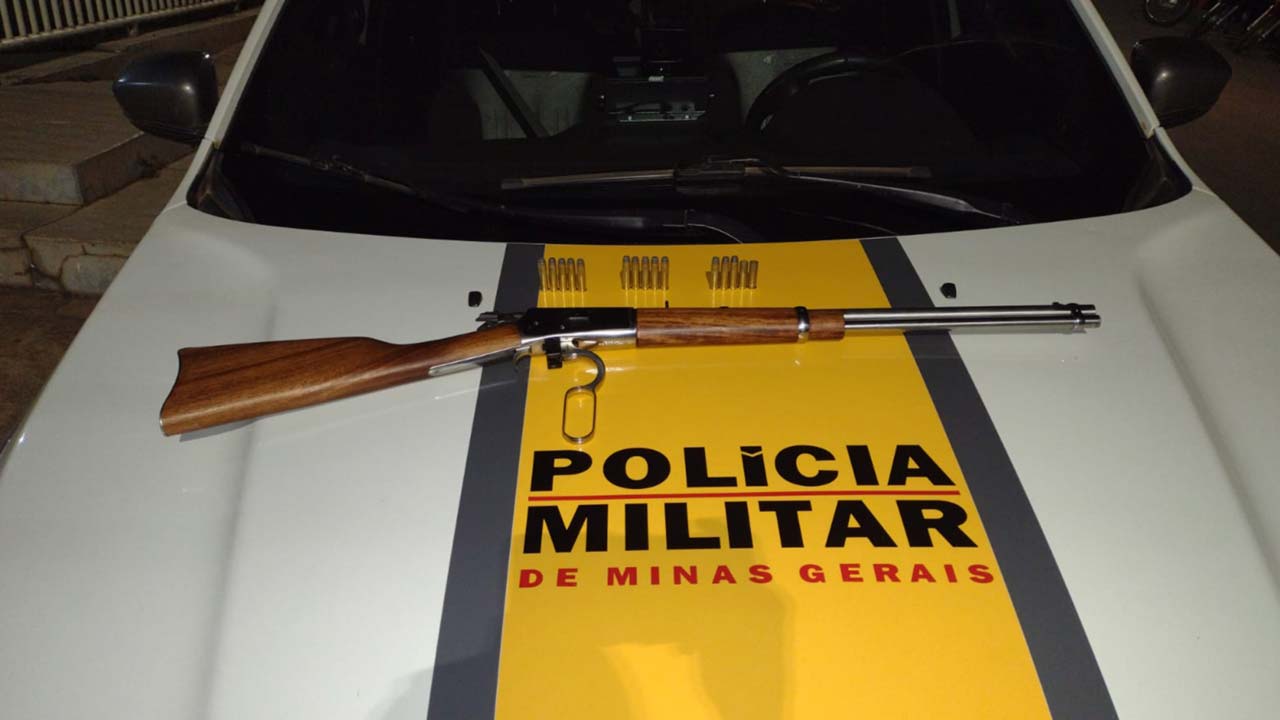 Homem é preso com carabina .357 e munições na LMG-698, em João Pinheiro