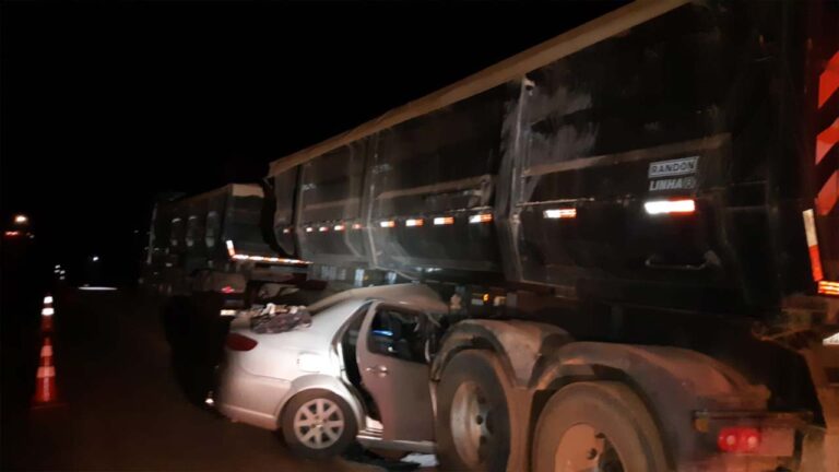 Motorista de carreta foge do local após provocar acidente com vítima fatal na BR-040 em Paracatu