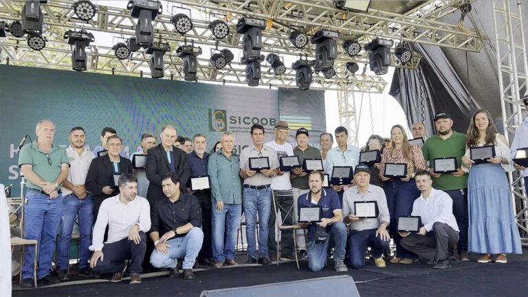 Sucesso absoluto: comemoração dos 30 anos do Sicoob Credipinho movimenta João Pinheiro e entra para a história