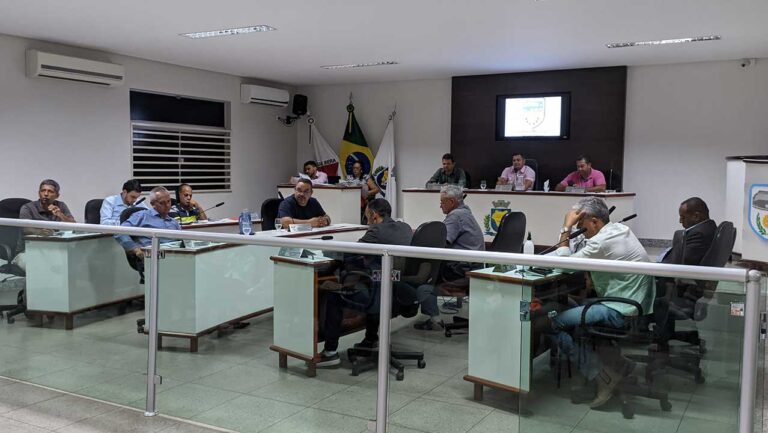 Após discussões calorosas, projeto de reajuste salarial do Prefeito, Vice e Secretários é retirado novamente de pauta