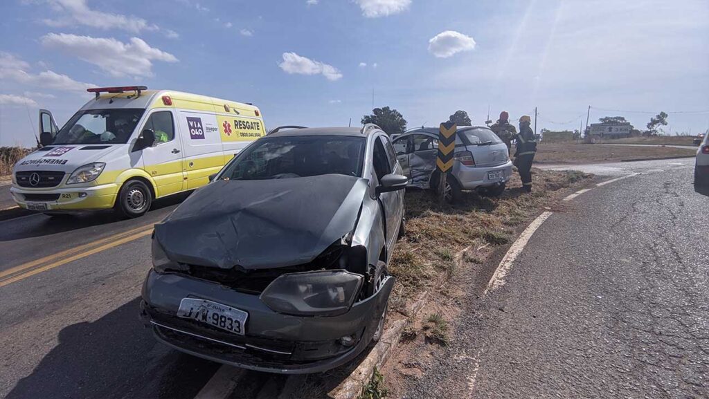 Em menos de 24 horas, novo acidente no trevo da BR-040 com a MG-181 deixa duas mulheres feridas em João Pinheiro