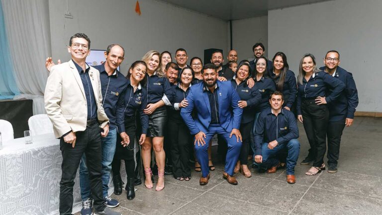 Cleber Xavier toma posse como presidente do Rotary Club de João Pinheiro