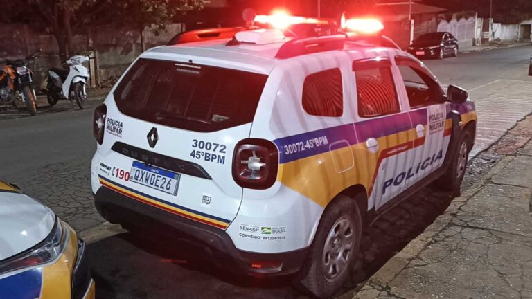 Homem que ostentava réplica de arma de fogo em bar acaba preso em João Pinheiro; simulacro foi apreendido