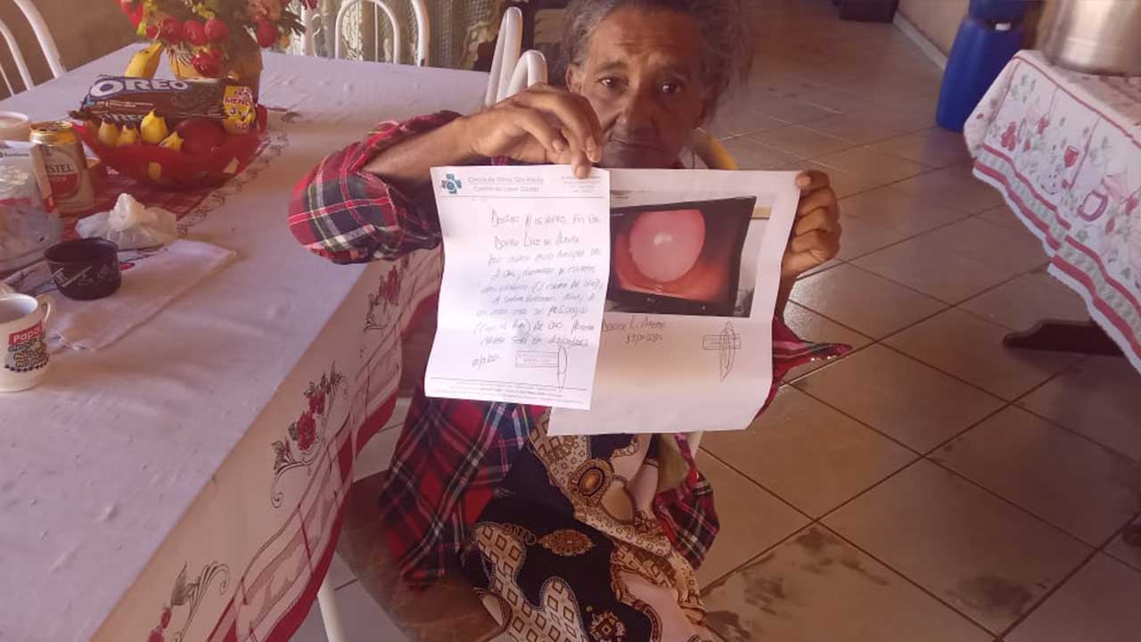 Idosa de 67 anos que sofre com catarata faz campanha para conseguir pagar pela cirurgia em João Pinheiro