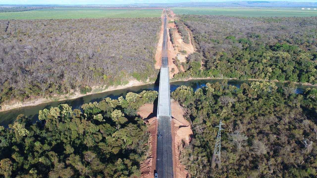 Governo de Minas inaugura ponte sobre o Rio Paracatu, beneficiando o escoamento da produção agrícola