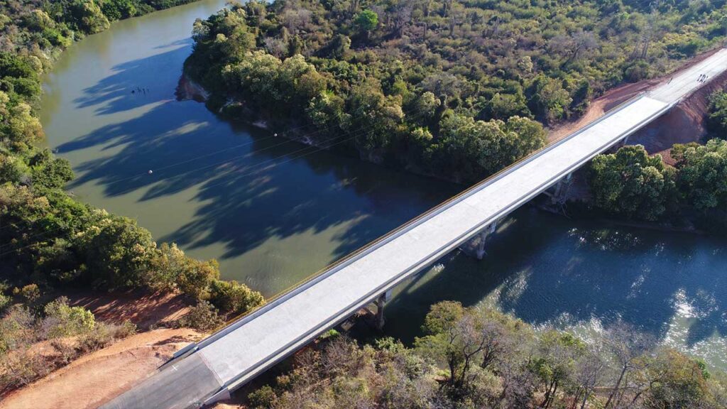 Governo de Minas inaugura ponte sobre o Rio Paracatu, beneficiando o escoamento da produção agrícola