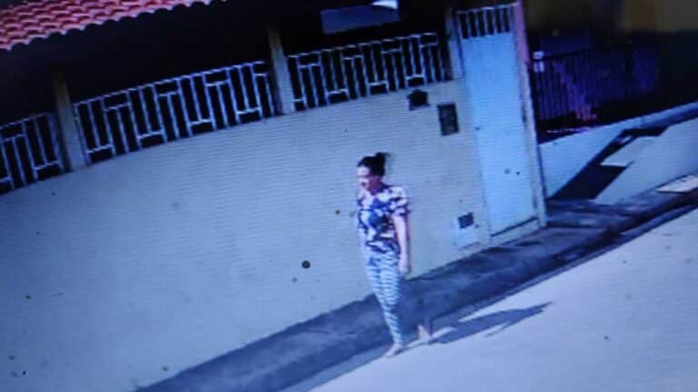 Mulher que cumpre pena no semiaberto é suspeita de furtar celular de idosa em João Pinheiro