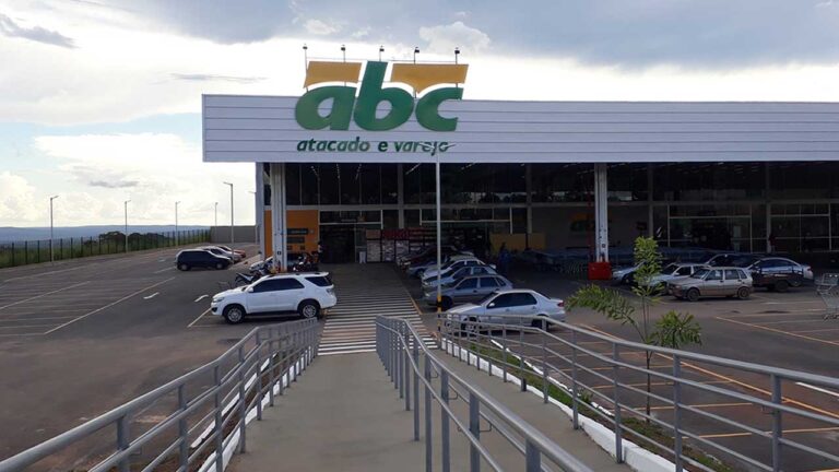 Quadrilha deixa mais de R$ 20.000,00 de prejuízo em série de furtos no Supermercado ABC em João Pìnheiro