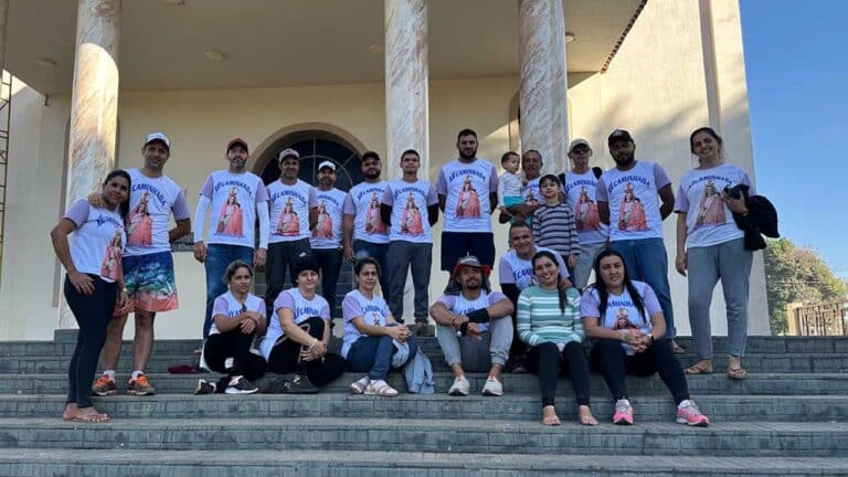 Devotos de João Pinheiro caminham 62 km até Andrequicé em homenagem a Nossa Senhora da Abadia