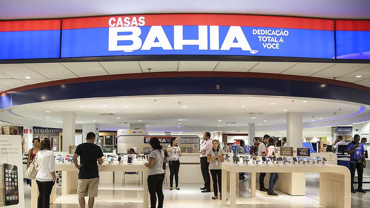 Casas Bahia vai fechar 100 lojas e demitir milhares de funcionários