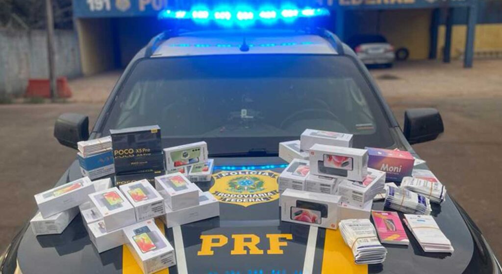 Polícia Rodoviária Federal apreende 32 celulares sem nota fiscal na BR-365 em Patos de Minas