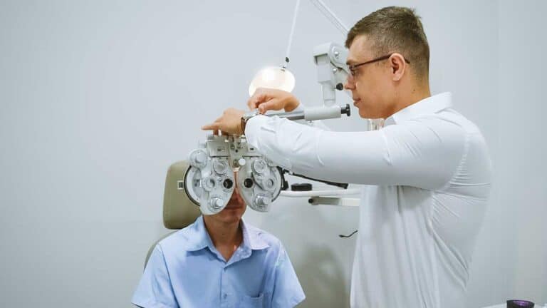 O prejuízo do uso excessivo de telas: confira as principais recomendações sobre o assunto com a Clínica Oftalmológica Pró Saúde